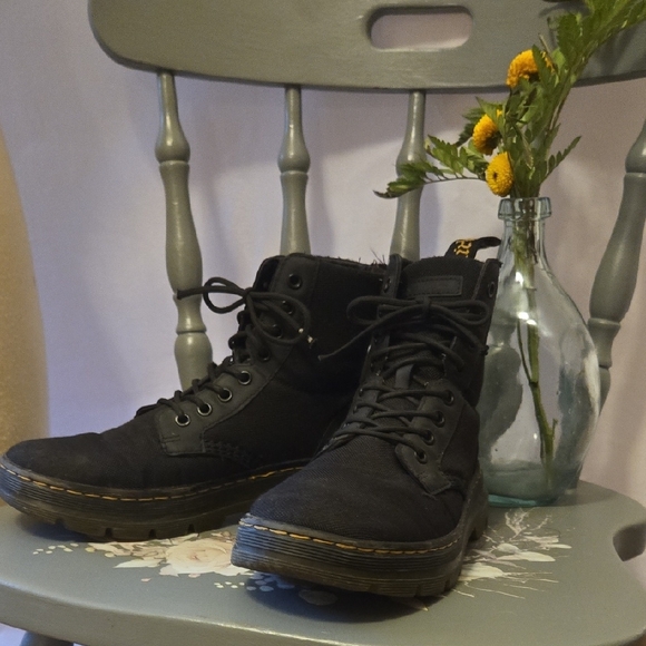 Martens Combs Black Lace-Up Boots Size L M